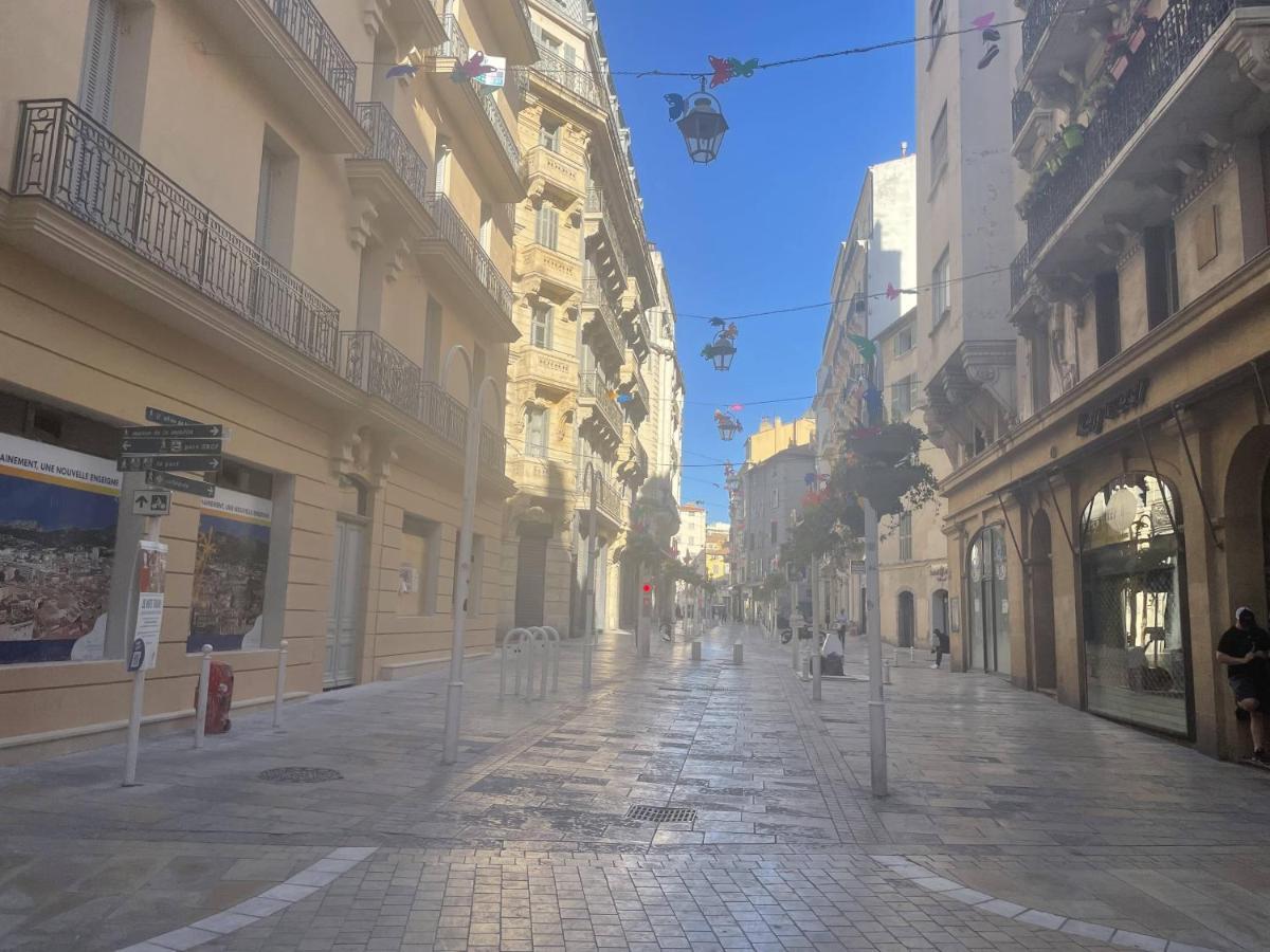 Appartement Mignon Calme Douillet Ascenseur Clim Etage Eleve Proche Parking Et Toutes Commodites Au Coeur Du Toulon Historique Exterior foto