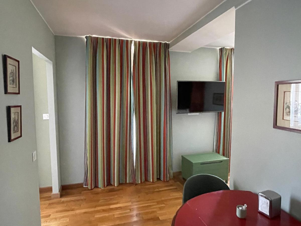 Appartement Mignon Calme Douillet Ascenseur Clim Etage Eleve Proche Parking Et Toutes Commodites Au Coeur Du Toulon Historique Exterior foto